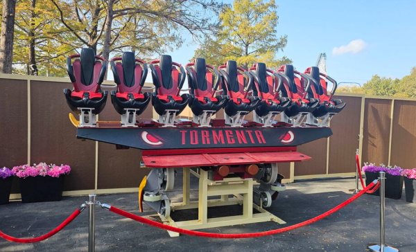 Парк розваг «Six Flags Over Texas» представив новий поїзд для американських гірок