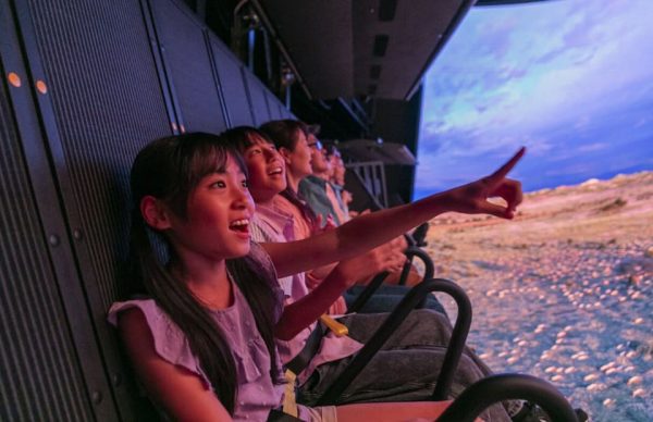 У Японії відкрили перший світлодіодний літаючий театр Air Cruise The Ride
